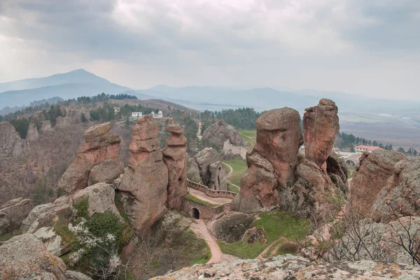 Belogradchik kayalar ve Fortress'entrance, Bulgaristan