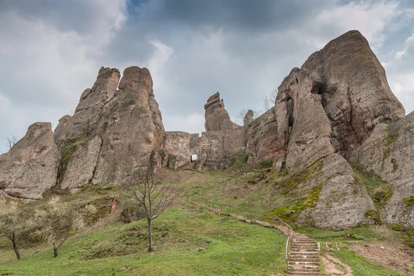 Belogradchikbergen och Fortress'entrance, Bulgarien — Stockfoto