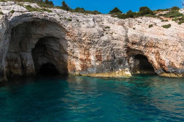 Yunanistan 'ın Zakynthos adasındaki mavi mağaralar — Stok fotoğraf