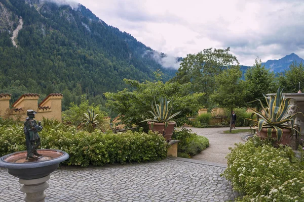 Hohenschwangau kale Bahçe Bavyera Alpleri'nde - Almanya