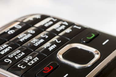 Yakın - up üzerinde beyaz izole hareket eden telefon tuş takımı 