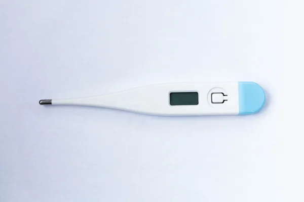 Termômetro eletrônico do corpo islated no fundo branco — Fotografia de Stock