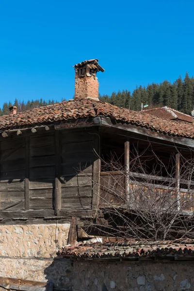 Rua e casas na cidade velha de Koprivshtitsa, Bulgária — Fotografia de Stock