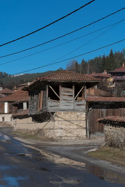 Strada e case nel centro storico di Koprivshtitsa, Bulgaria — Foto Stock
