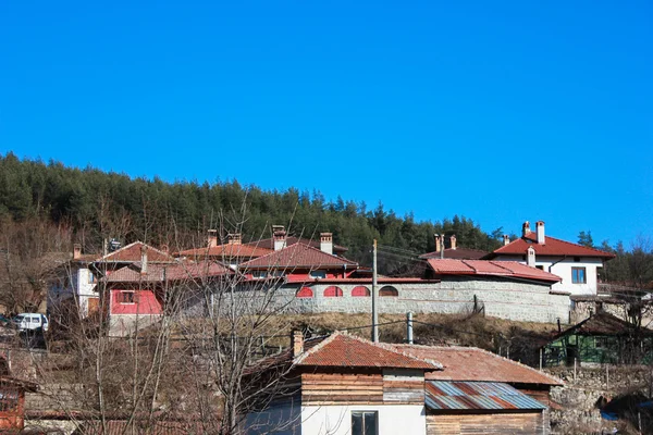 Strada e case nel centro storico di Koprivshtitsa, Bulgaria — Foto Stock