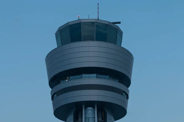 소피아 공항, 불가리아에서 공기 교통 컨트롤 타워 — 스톡 사진