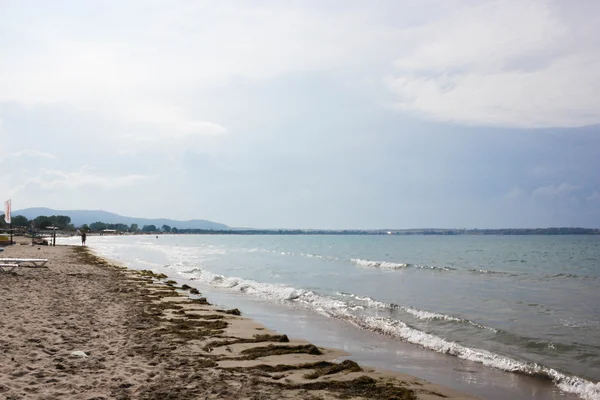 Welliger Strand am Schwarzen Meer in der Nähe von Sosopol, Bulgarien — Stockfoto