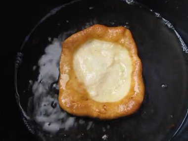 Kahvaltıda kızartma köftesi