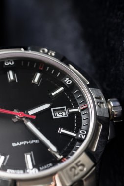 chronograph lüks erkek izle detay, yakın çekim 