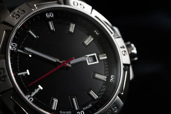 chronograph lüks erkek izle detay, yakın çekim 