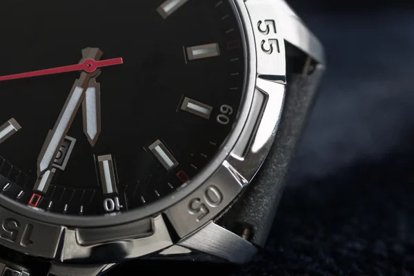 chronograph lüks erkek izle detay, yakın çekim 