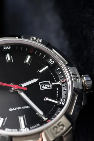 chronograph lüks erkek izle detay, yakın çekim 
