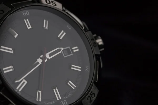 chronograph lüks erkek izle detay, yakın çekim 