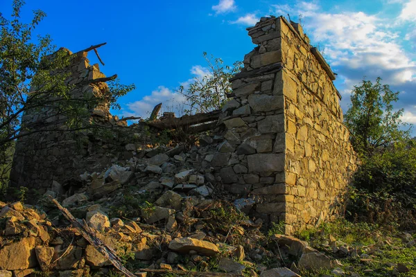 Köyde Ardino, Bulgaristan yakınındaki Dyadovtsi terk edilmiş evleri — Stok fotoğraf