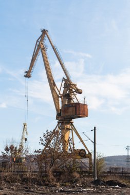 Lom, Bulgaristan Danube kenti limanında Vinçler