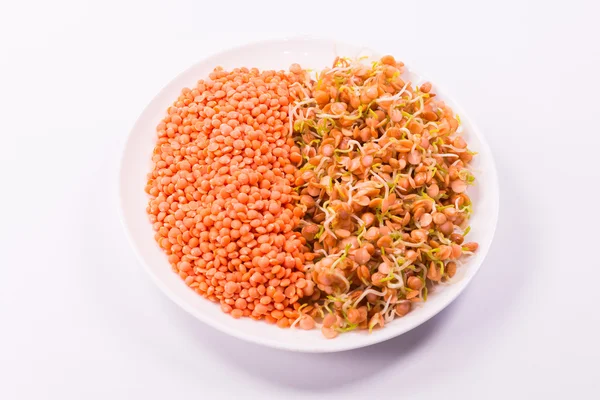 çiğ kırmızı mercimek ve Brüksel lahanası beyaz karışımı