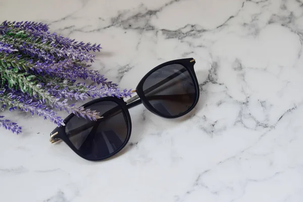 Black Sunglasses Lying Table Lavender Flowers — Stock Photo, Image