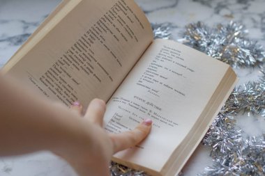 Rusya, St. Petersburg, 28.12.2020 Rus şiirleri içeren kitap.