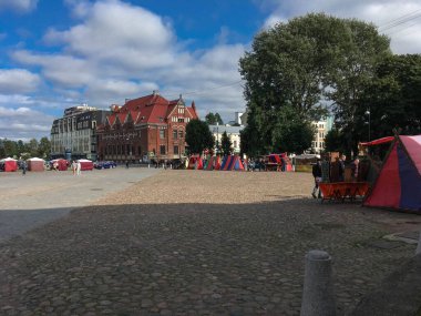 Vyborg 'un ana meydanında: Çadırlı market