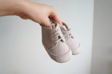 Yün bebek için küçük çocuk ayakkabıları.