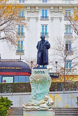 Goya anıtı, İspanya 'da Madrid' de bir müze önünde yer almaktadır.
