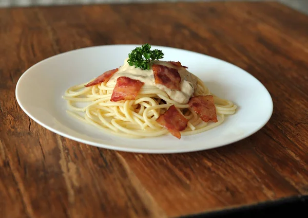 Delicious Spaghetti Carbonara Bacon Wooden Table — Stock Photo, Image