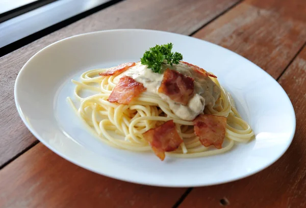 Delicious Spaghetti Carbonara Bacon Wooden Table — Stock Photo, Image