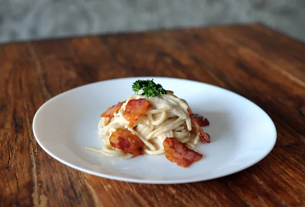 Delicious Spaghetti Carbonara Bacon Wooden Table — Stock Photo, Image