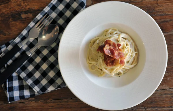 Delicious Spaghetti Carbonara Bacon Wooden Table — Stock Photo, Image