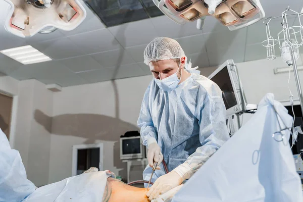 Chirurg Entfernt Fett Gesäßbereich Abdominoplastik Plastische Operation Den Bauch Verkleinern — Stockfoto