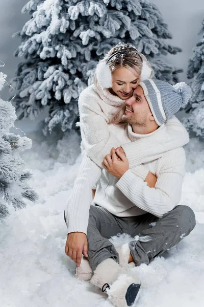 New Year Love Story Couple Kisses Hugs People Weared Wearing — Stock Photo, Image