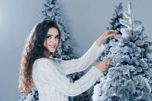 Attractive Girl Christmas Tree Young Woman Touches Christmas Tree Winter — Stock Photo, Image