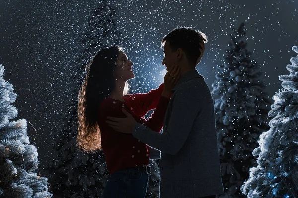 Falling Snow Kisses Falling Snow Dark Blue Background Happy Young — Stock Photo, Image