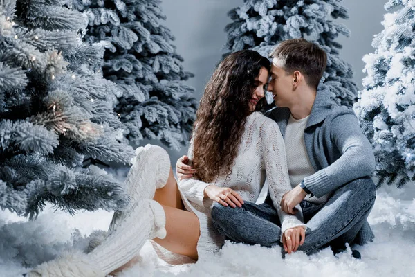 New Year Love Story Couple Kisses Hugs People Weared Wearing — Stock Photo, Image