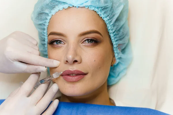 Lips Augmentation Injections Attractive Girl Plastic Surgeon Does Injection Lip — Stock Photo, Image