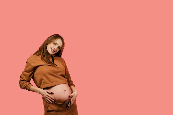 Pregnant Woman Oversized Suit Pink Background Pregnancy Expectation Child Maternity — Stock Photo, Image