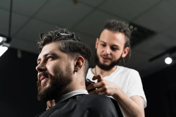 Low Fade Machine Haircut Handsome Bearded Man Barbershop Hair Cut — Stock Photo, Image
