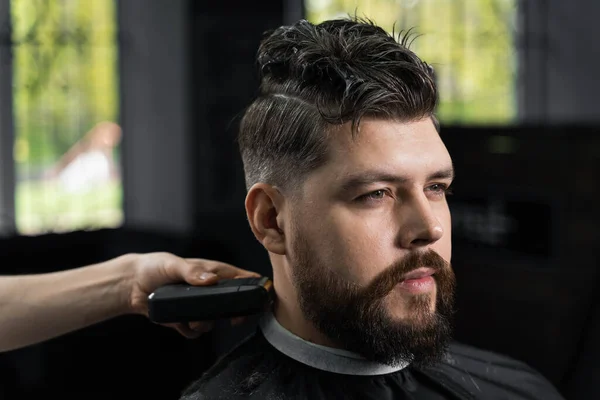 Low Fade Machine Haircut Handsome Bearded Man Barbershop Hair Cut — Stock Photo, Image