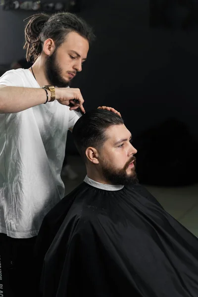 Low Fade Machine Haircut Handsome Bearded Man Barbershop Barber Dread — Stock Photo, Image