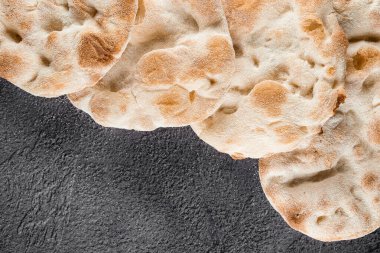 Pinsa romana ve scrocchiarella için dört çeşit un. İtalyan gurme mutfağı. İtalya 'da geleneksel yemek