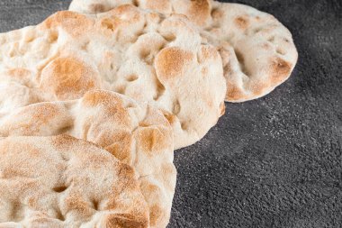 Pinsa romana ve scrocchiarella için dört çeşit un. İtalyan gurme mutfağı. İtalya 'da geleneksel yemek