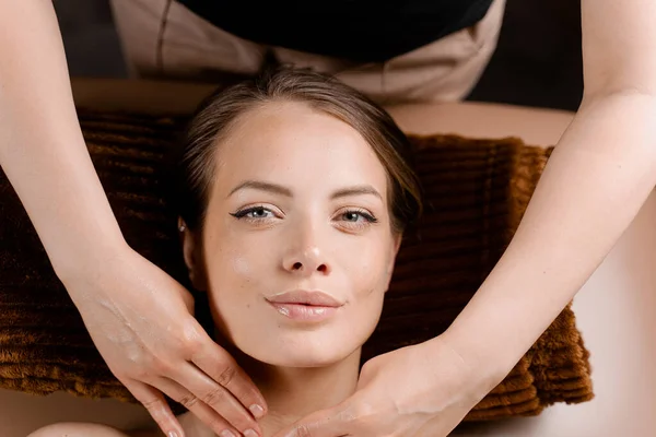 Masseur Making Facial Massage Spa Model Perfect Skin Beauty Procedure — Stock Photo, Image