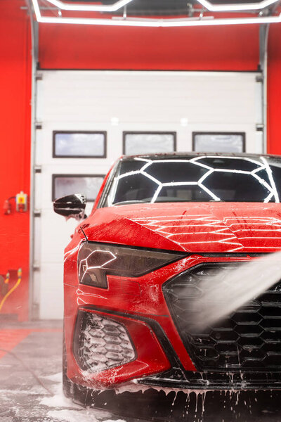 Milky pre-wash foam in auto detailing loosens contaminants from paint. Snow foam car wash coats the vehicle in a milk-like layer, safely lifting dirt and road grime before detailing