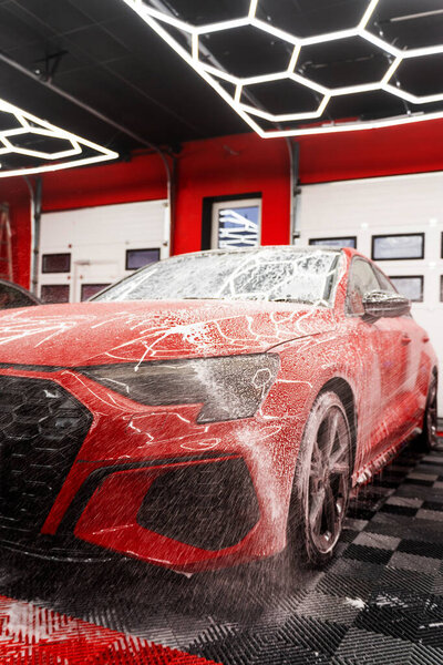 Milky pre-wash foam in auto detailing loosens contaminants from paint. Snow foam car wash coats the vehicle in a milk-like layer, safely lifting dirt and road grime before detailing