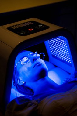 Deri onarımı ve yenilenmesi için LED yüz kubbesi