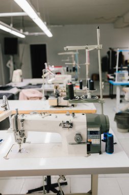Endüstriyel dikiş makinesi.