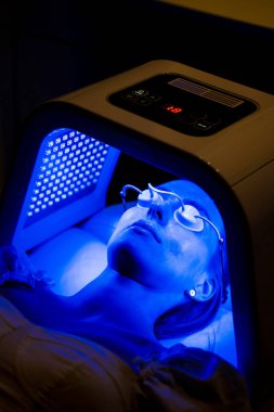 Sağlıklı cilt için zararsız LED hafif yüz oturumu