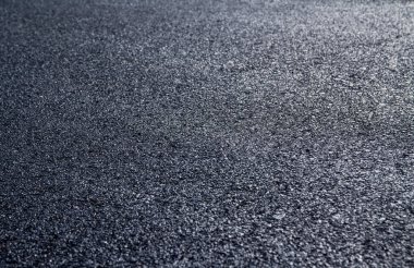 Islak asfalt yolun dokusu