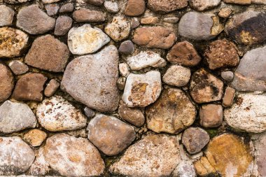 Taşların ve yosunların dokusu.