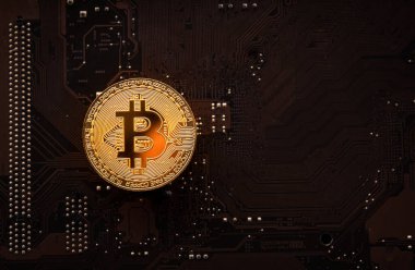 Finansal grafiğin arka planında altın bitcoin işareti